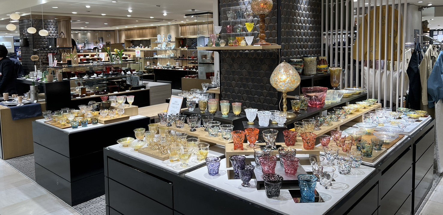 決まりました☆明日まで】什器☆店舗に♪自宅に♪お洒落なガラス付のシェルフ☆棚☆2つあります！ キャビネット 完成品 おしゃれ アンティーク 調 収納棚 扉付き